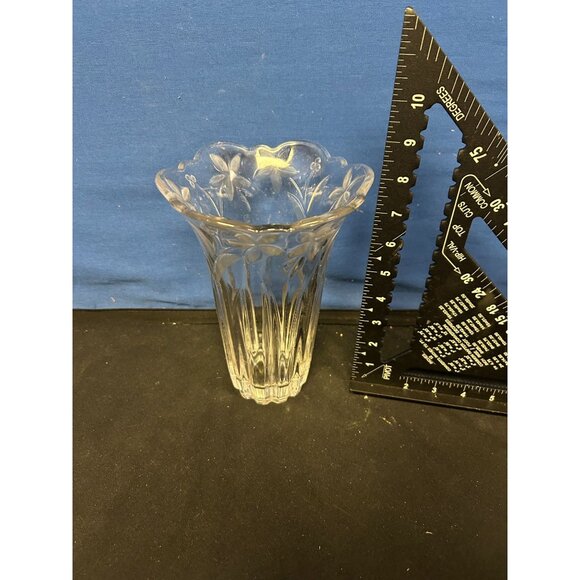 Vintage Clear Glass Floral Etched Vase 8" Tall Scalloped Edge Decorative Home Dé - Picture 2 of 2